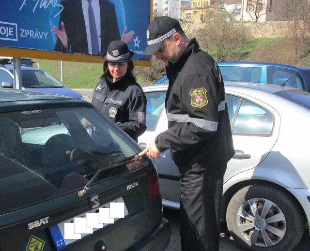 "POZOR NA ZLODĚJE"