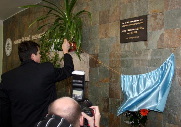 Pamětní deska 08.jpg