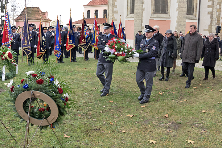Pietní akt 16