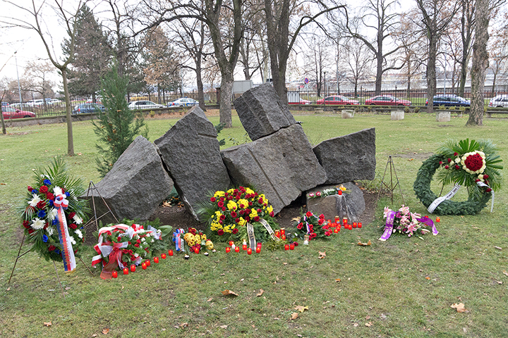 Pietní akt 36