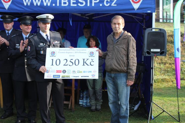 Pochod k uctění památky zesnulých policistů 08