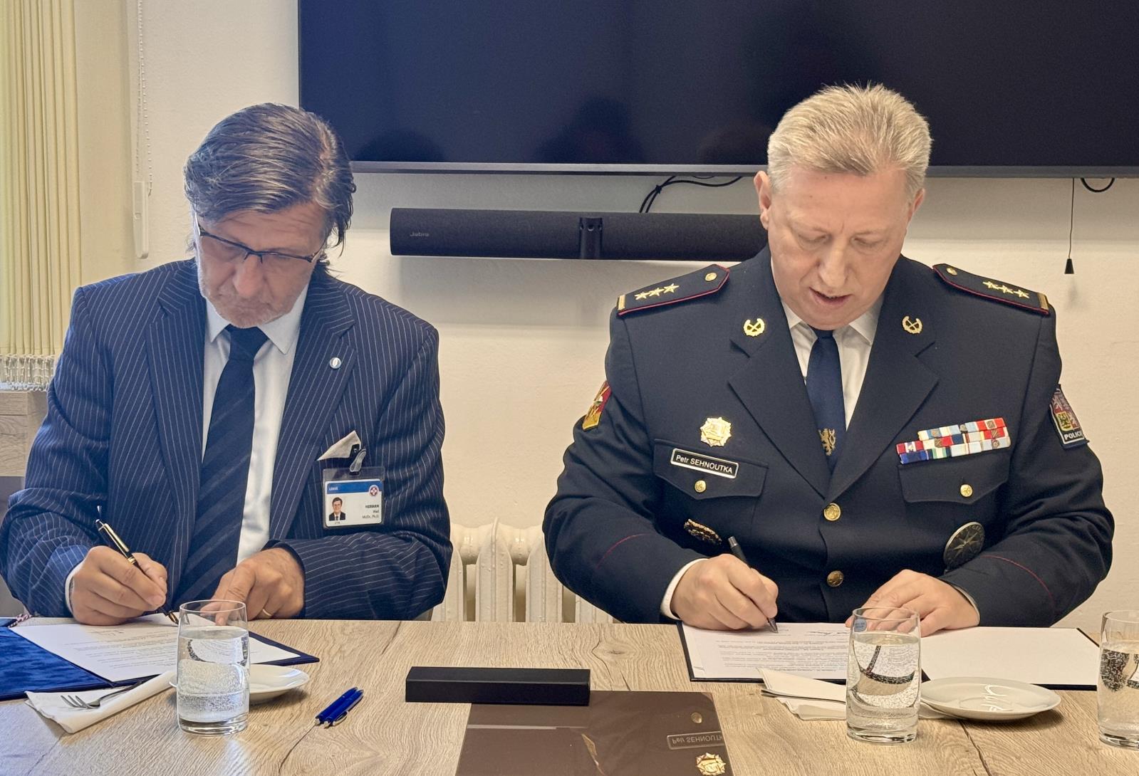 Podpis memoranda PČR a FNHK (2.7.2025)