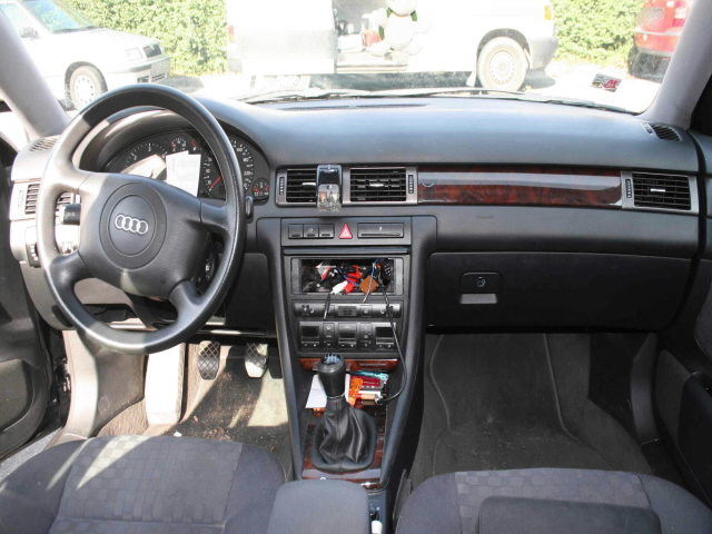 Pokus krádeže auta Audi
