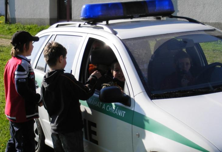 Policejní auto.jpg