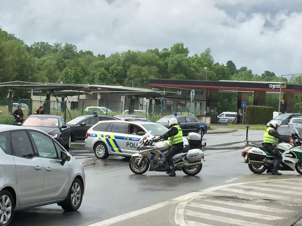 Policejní doprovod.jpg