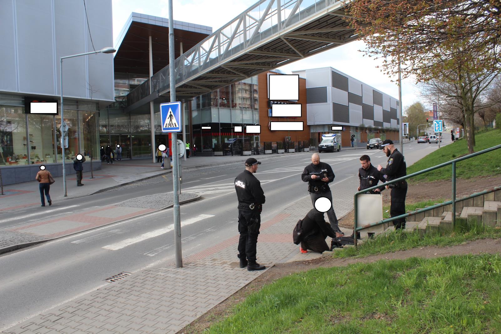Policejní kontroly v obchodním domě