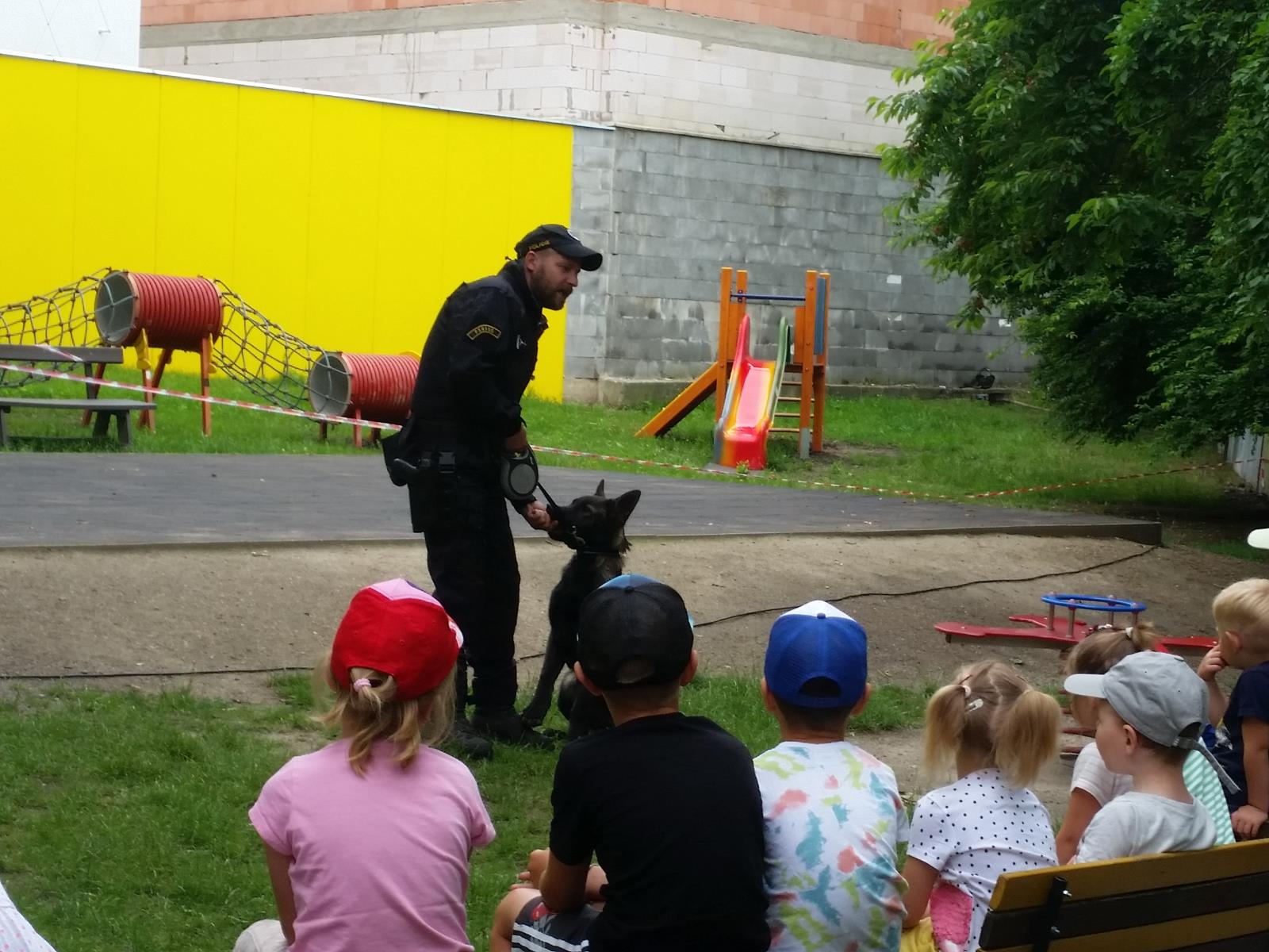 Policejní návštěva v MŠ Divadelní