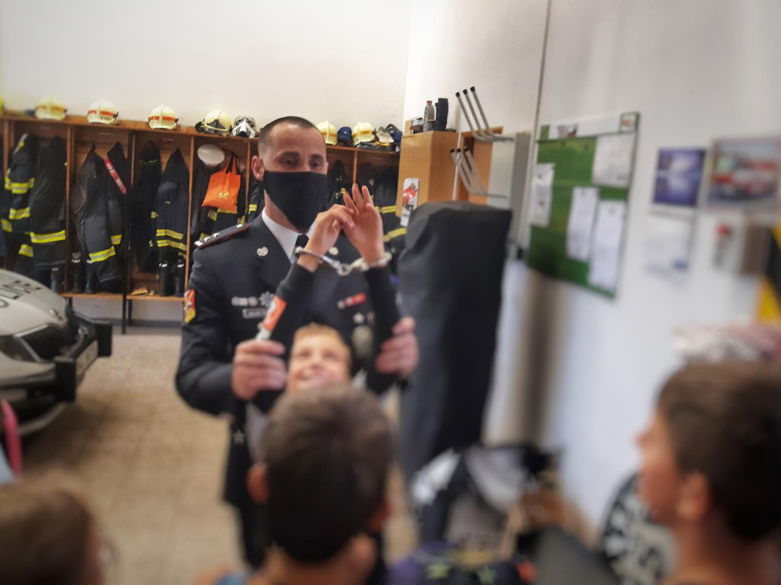 Policisté přednášeli žákům ZŠ Velké Poříčí 29.6.2021