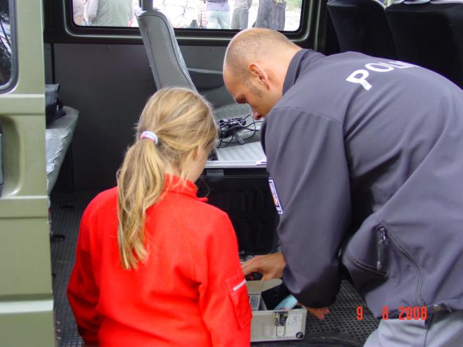 Policista s dívkou 