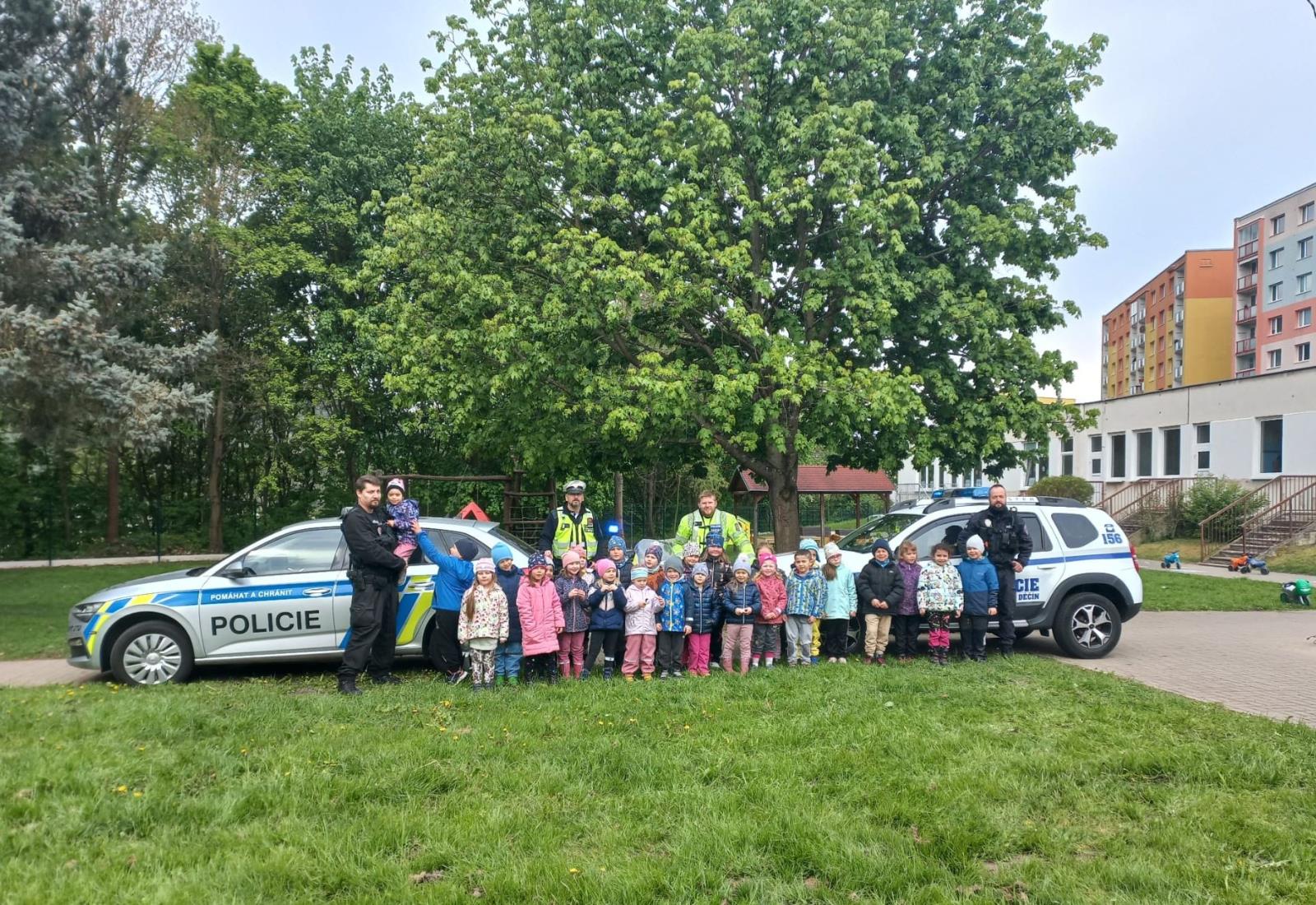 Policisté a strážníci navštívili MŠ 1