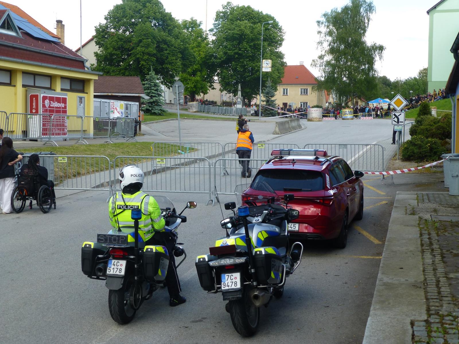 Policisté dohlíželi na hladký průběh rallye