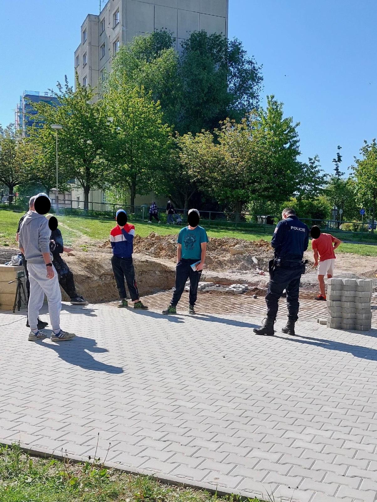 Policisté kontrolovali nelegální pobyt a zaměstnání cizinců