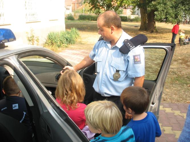 Policisté mezi dětmi
