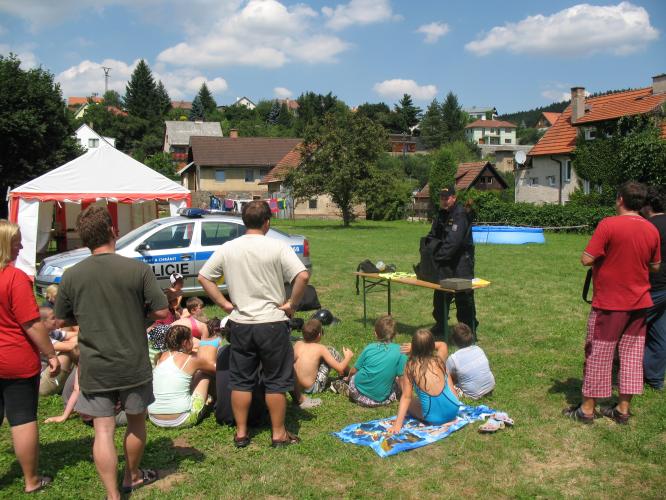 Policisté na dětském táboře ve Stříbrné Skalici