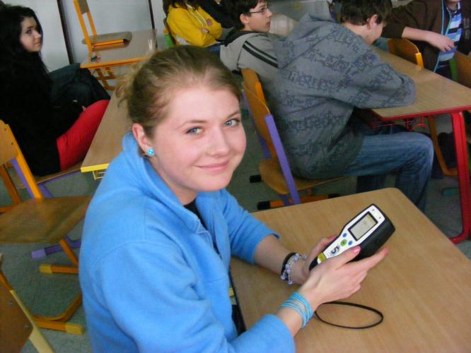 Policisté na přednášce v devátých třídách 6.ZŠ v J.Hradci .jpg