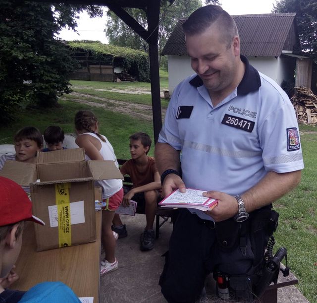 Policisté na táboře