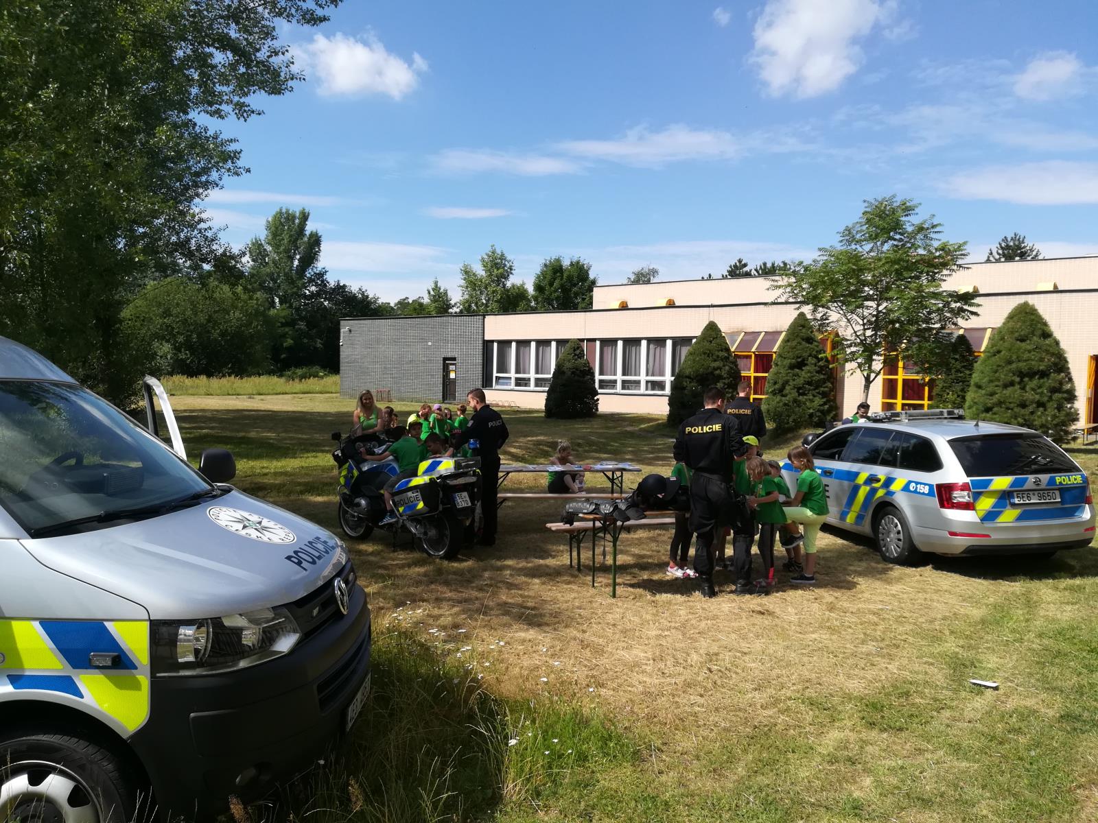 Policisté na táboře