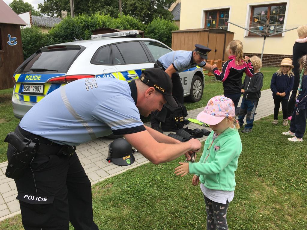 Policisté navštívili MŠ Běleč