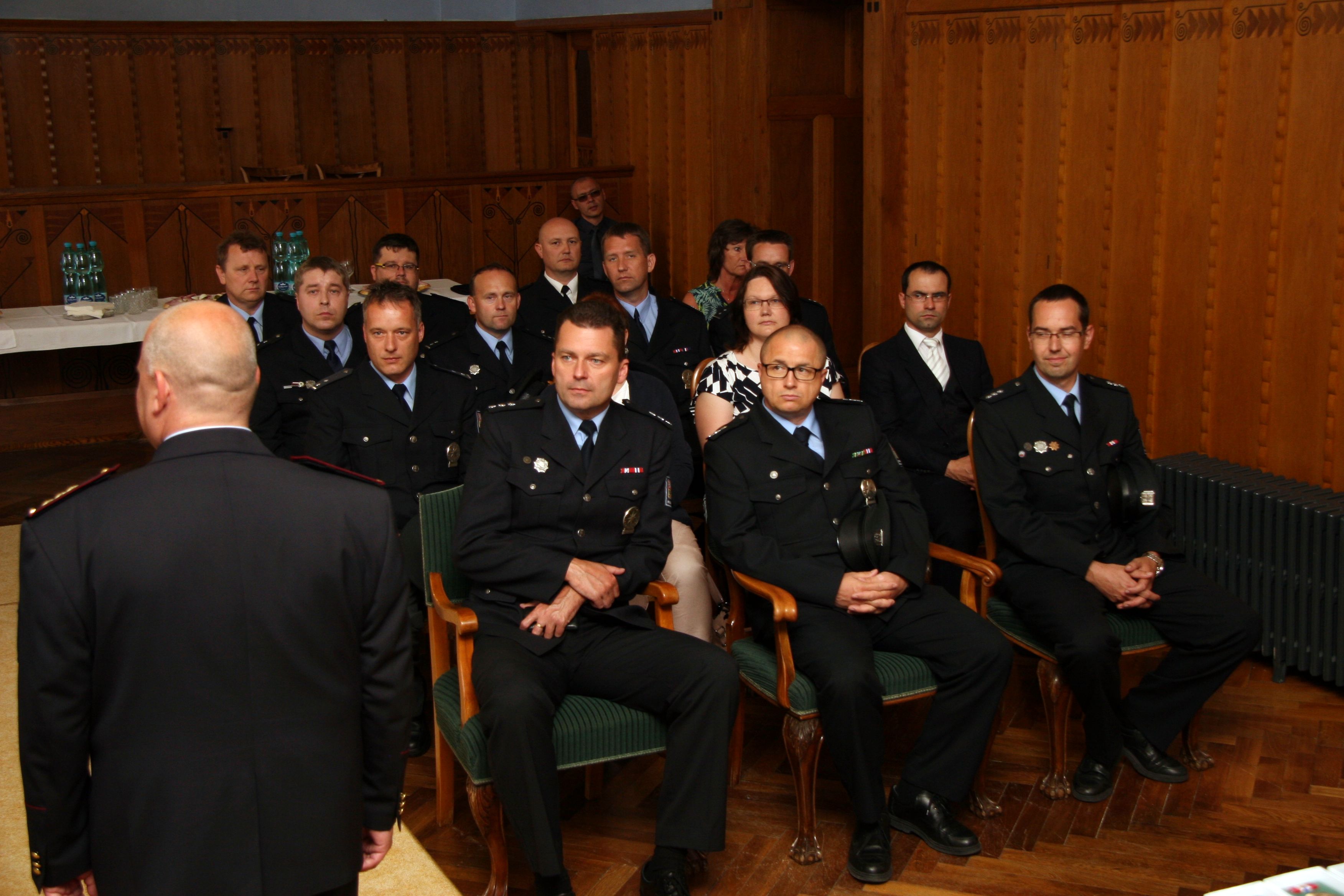 Policisté převzali medaile na Staré radnici v J.Hradci.JPG