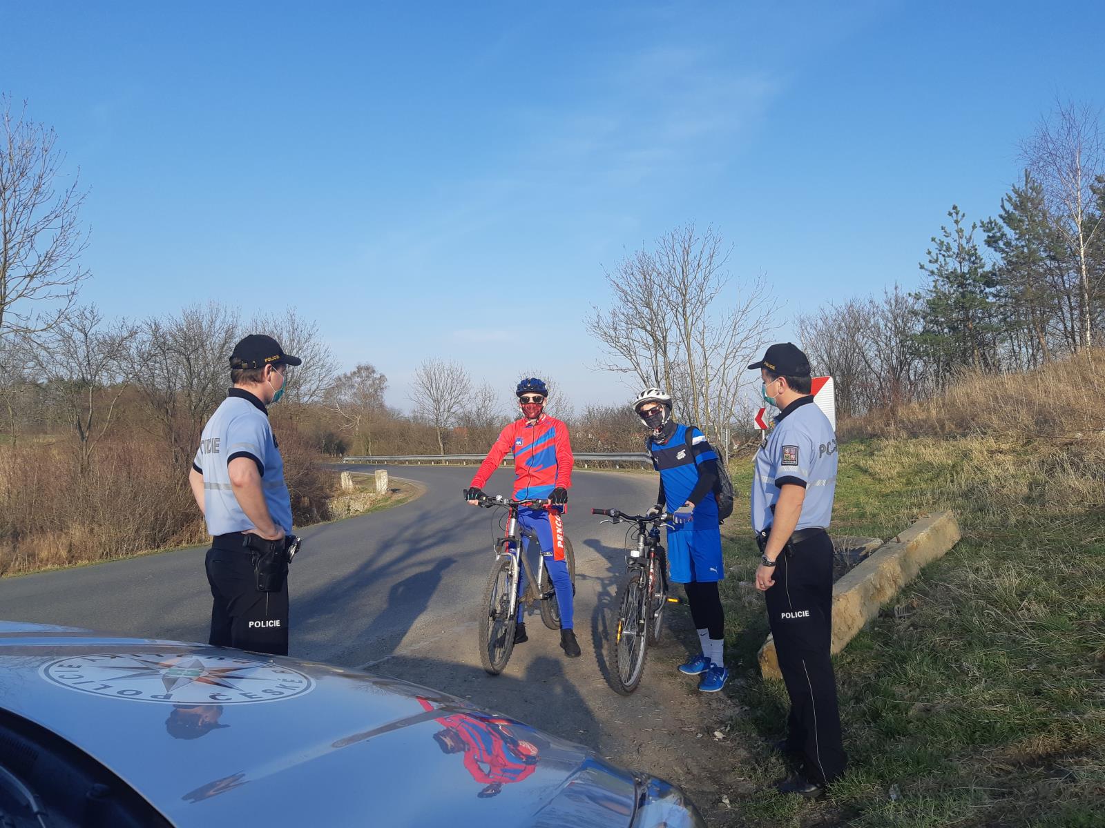 Policisté při výkonu služby v době nouzového stavu