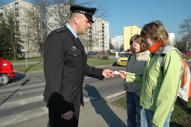 Policisté rozdali propagační letáky
