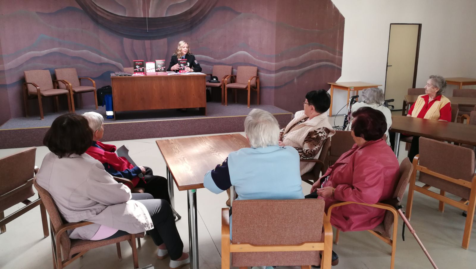 Policisté seniorům