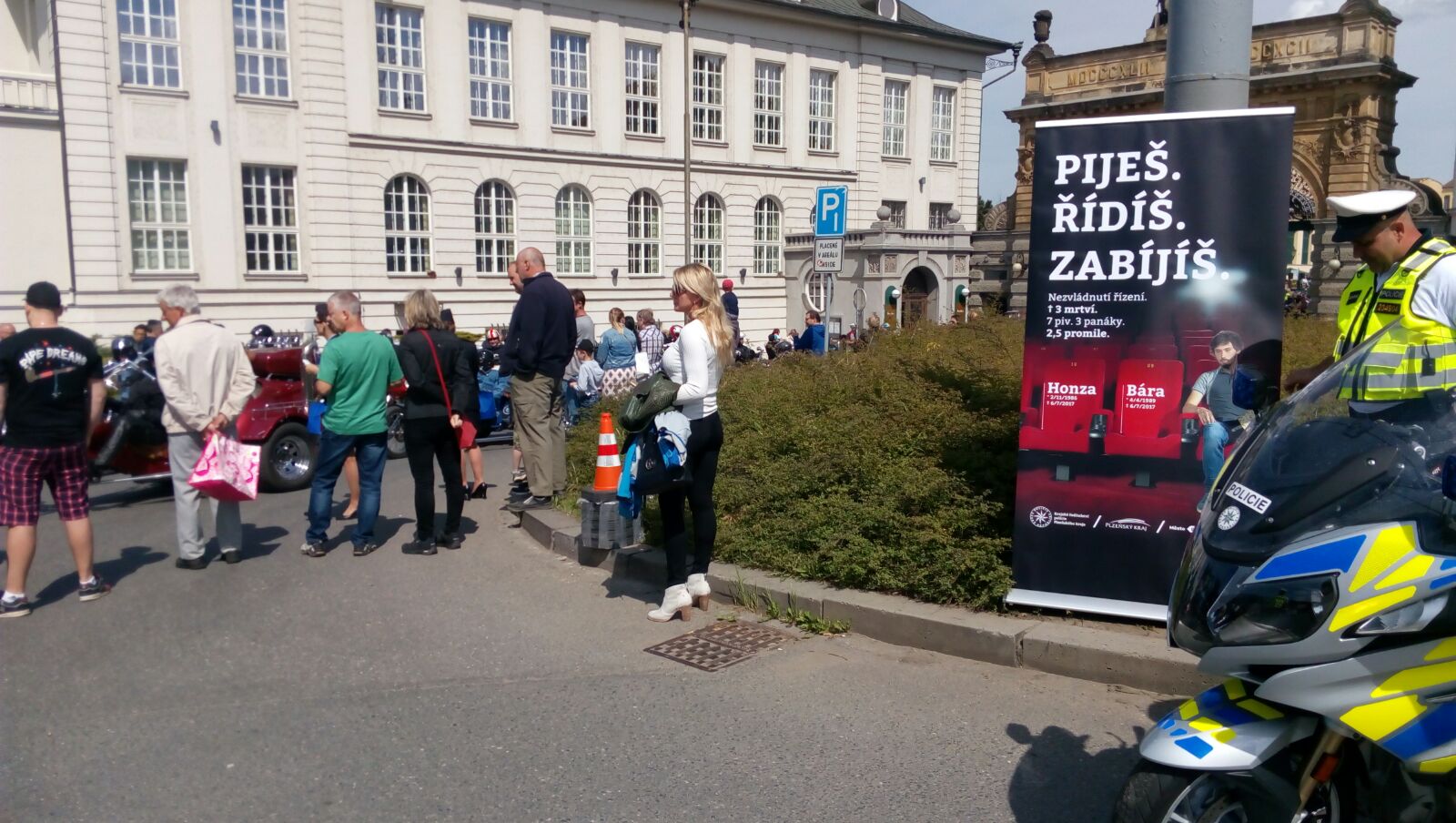Policistky rozdávaly motorkářům alkoholtestery