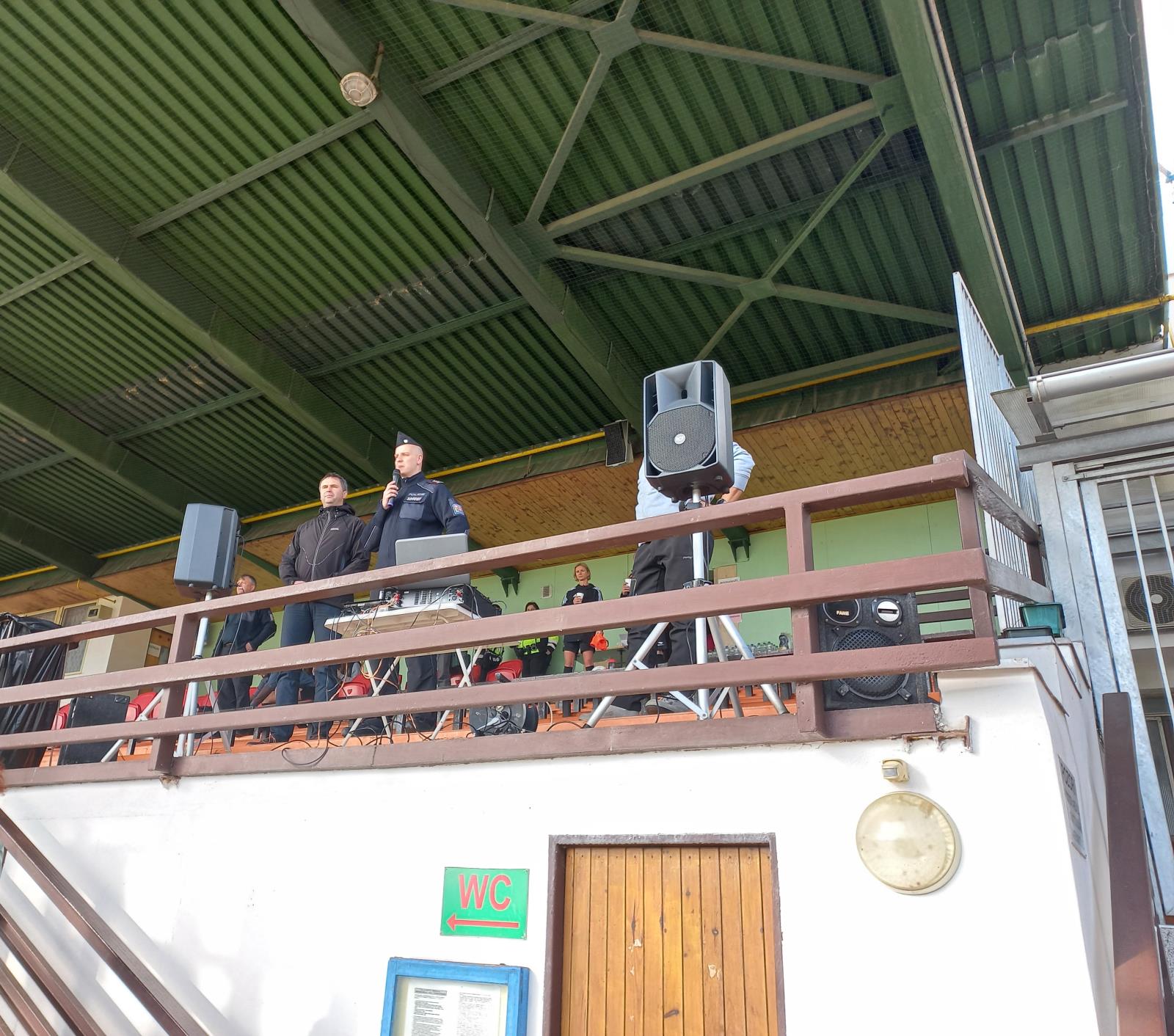 Poměřte s policií