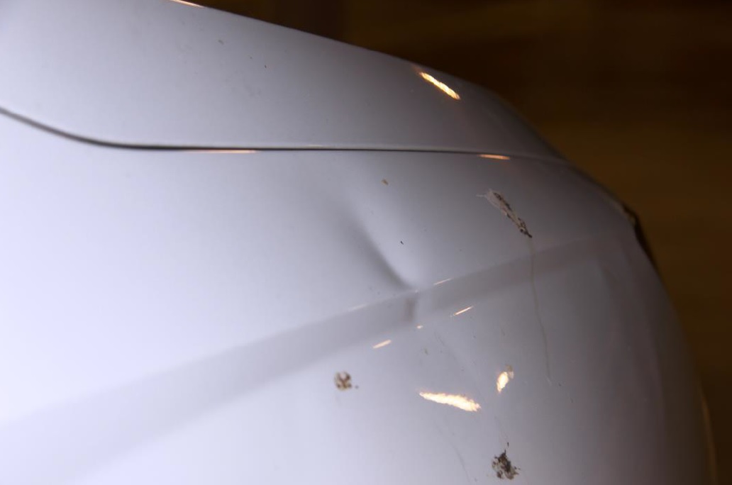 Poničený automobil