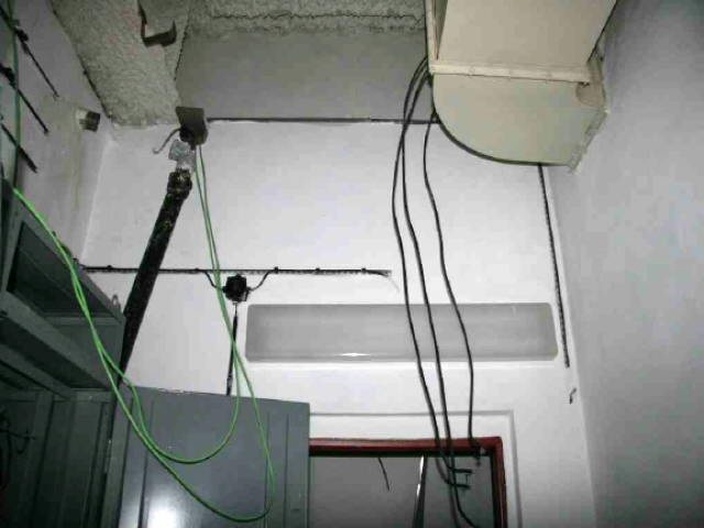 Poškozená kabeláž elektroinstalace