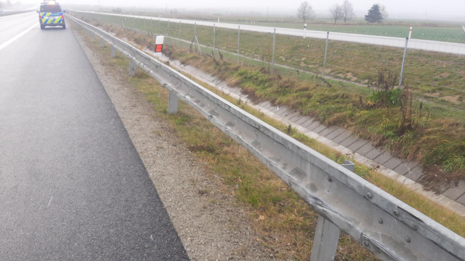 Poškozená svodidla.jpg