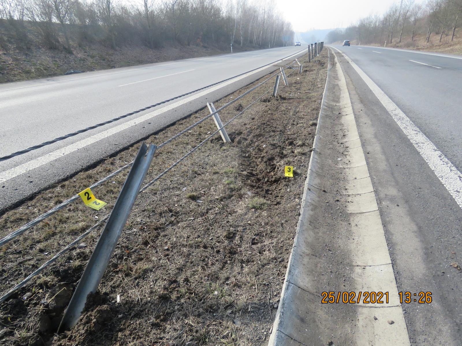 Poškození svodidel na I/63