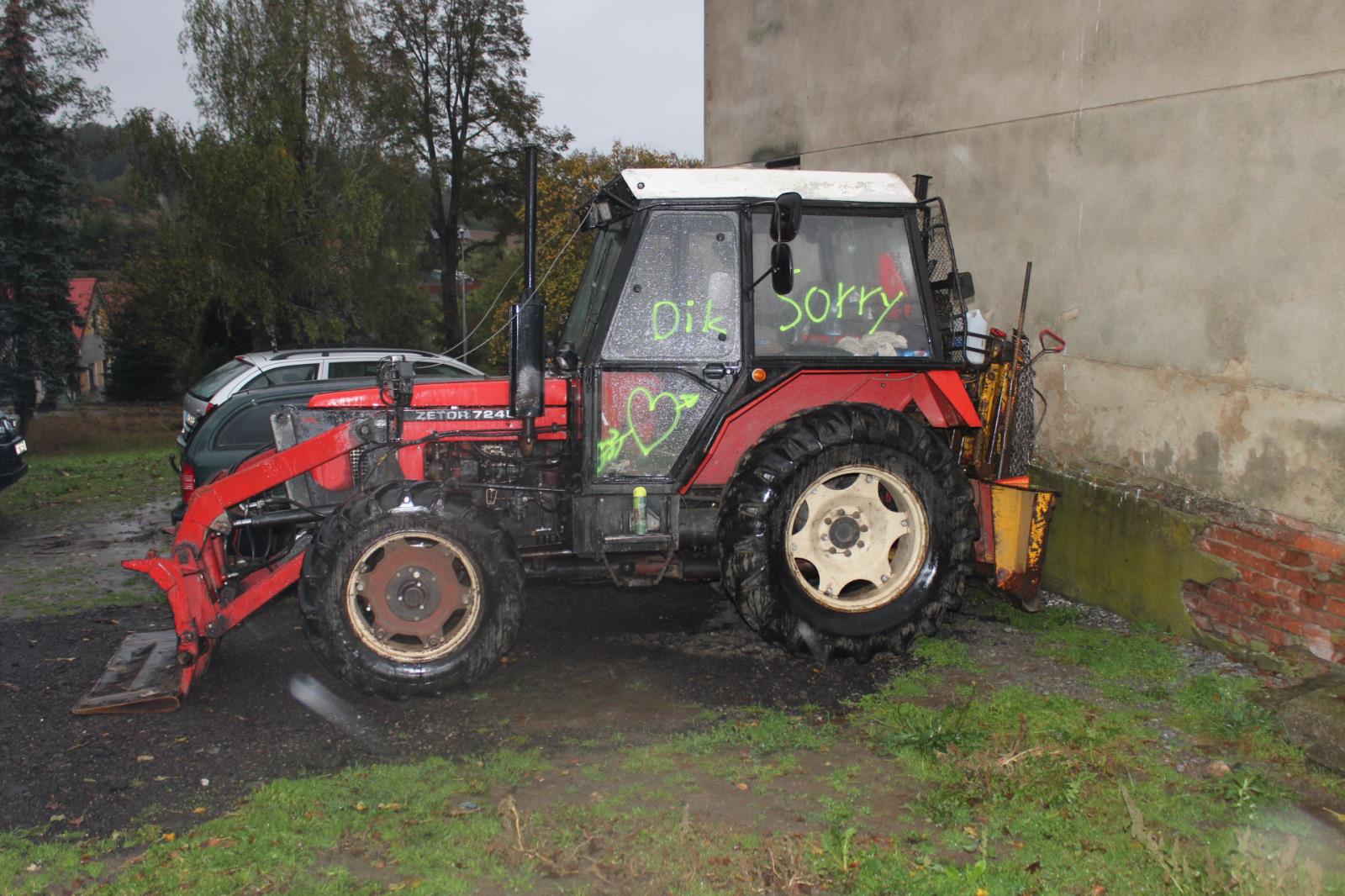 Poškozený traktor