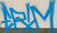 Posprejovaná fasáda školy