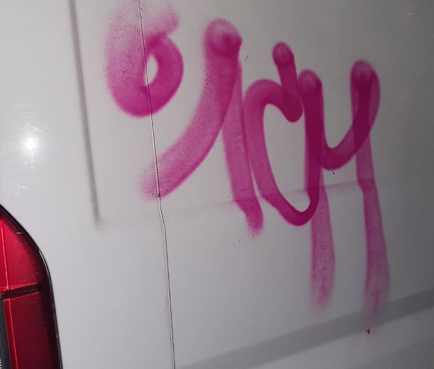 Posprejované auto.jpg