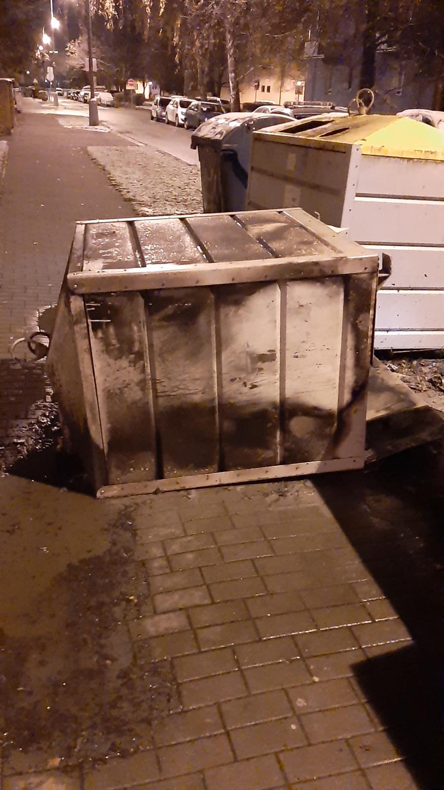 Požár kontejnerů na odpad 1.