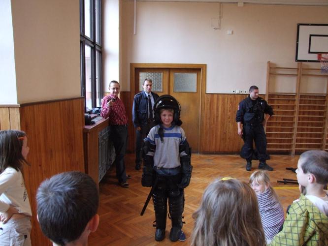 Praktická ukázka policejní výstroje
