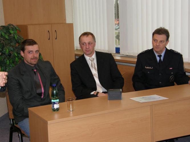 Před předáním certifikátu