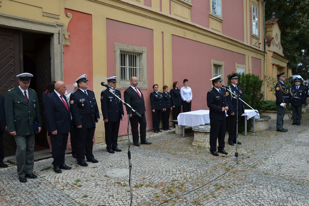 Předání praporu 96.jpg