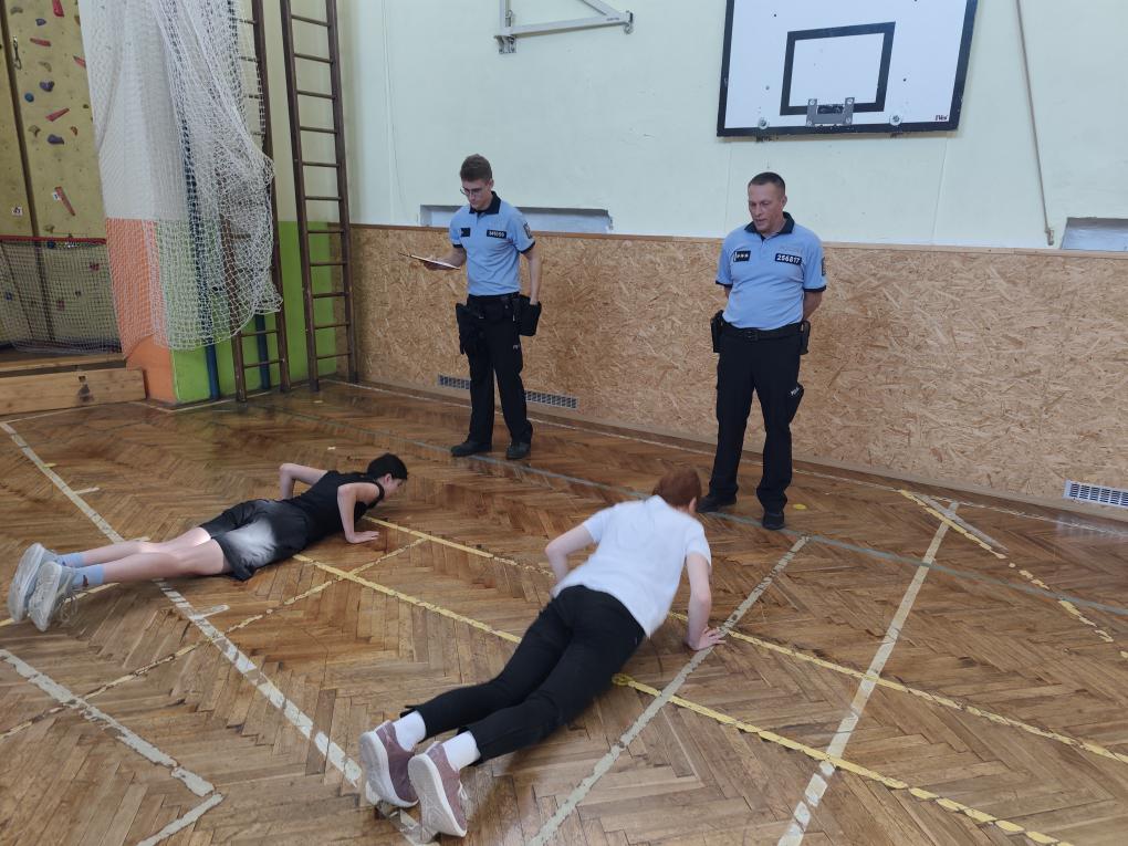 Přes bariéry 2025