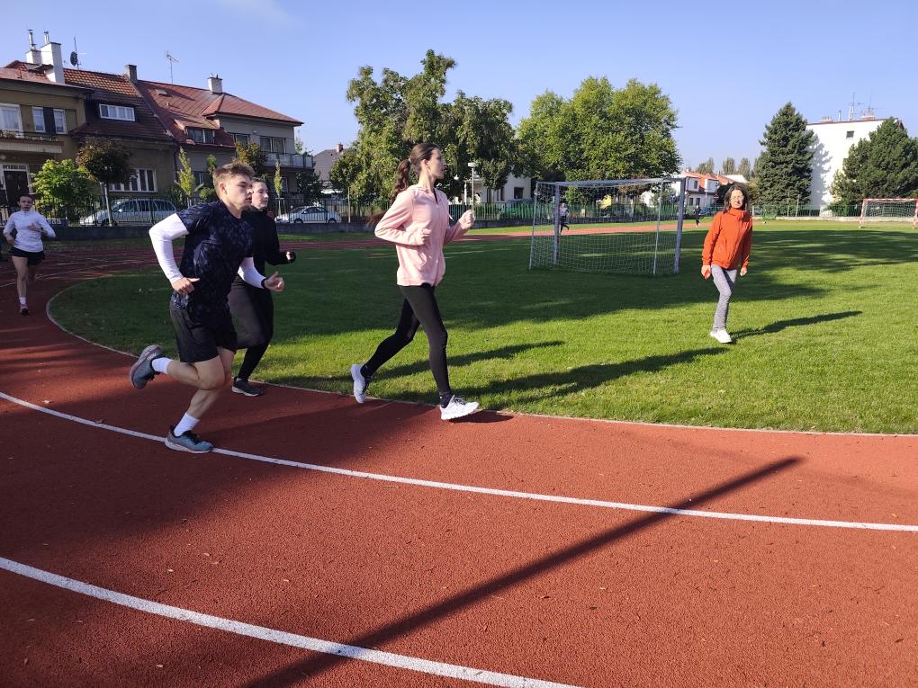 Přes bariéry 2025