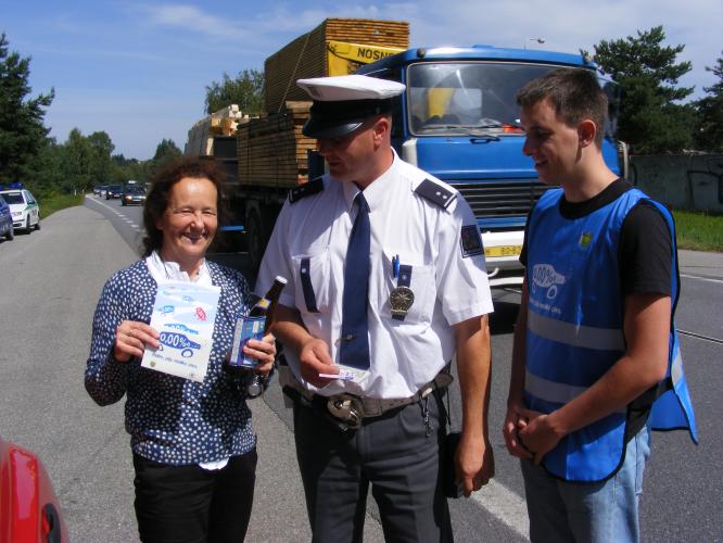 Preventivní akce Řídím - piju nealko pivo.jpg