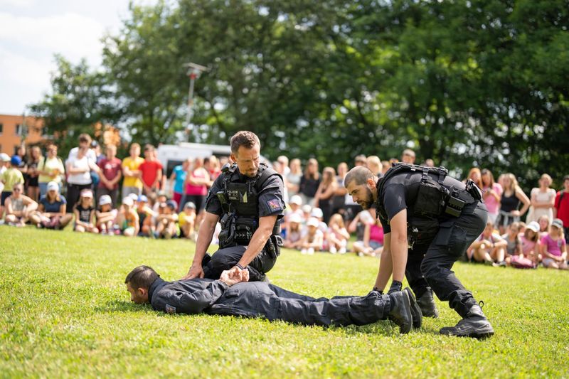 Prezentace služební techniky a prevence na sportovním dni ve Velkém Poříčí - 26.6.2024