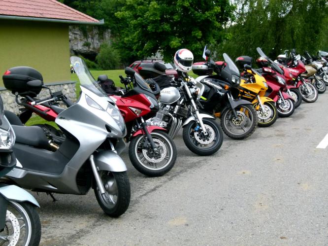 Přijelo asi 160 motorek.JPG