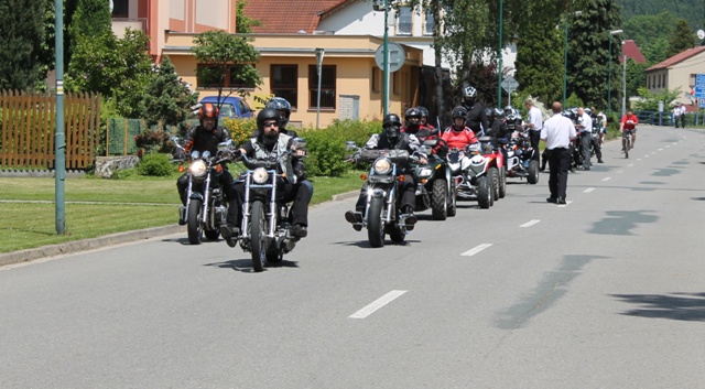 Příjezd motorkářů1.JPG