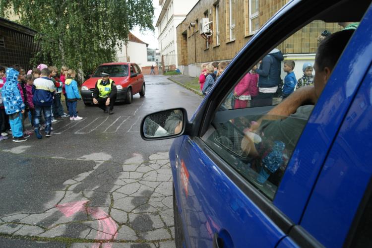 Prvňáčci na přechodech 