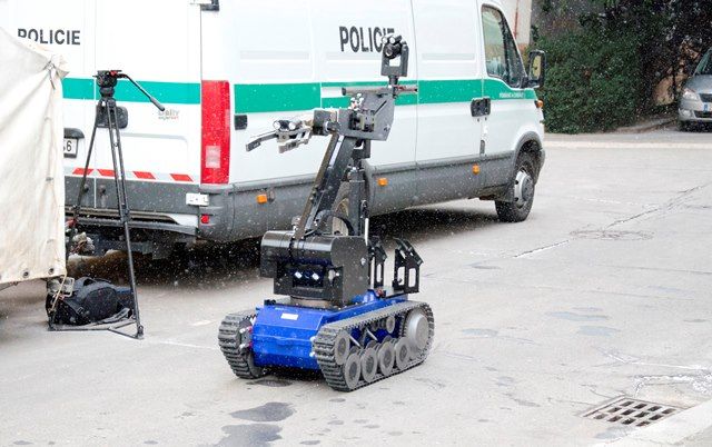 Pyrotechnicky-robot-tEODor13.jpg