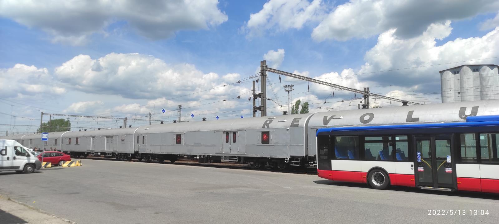 Revolution train