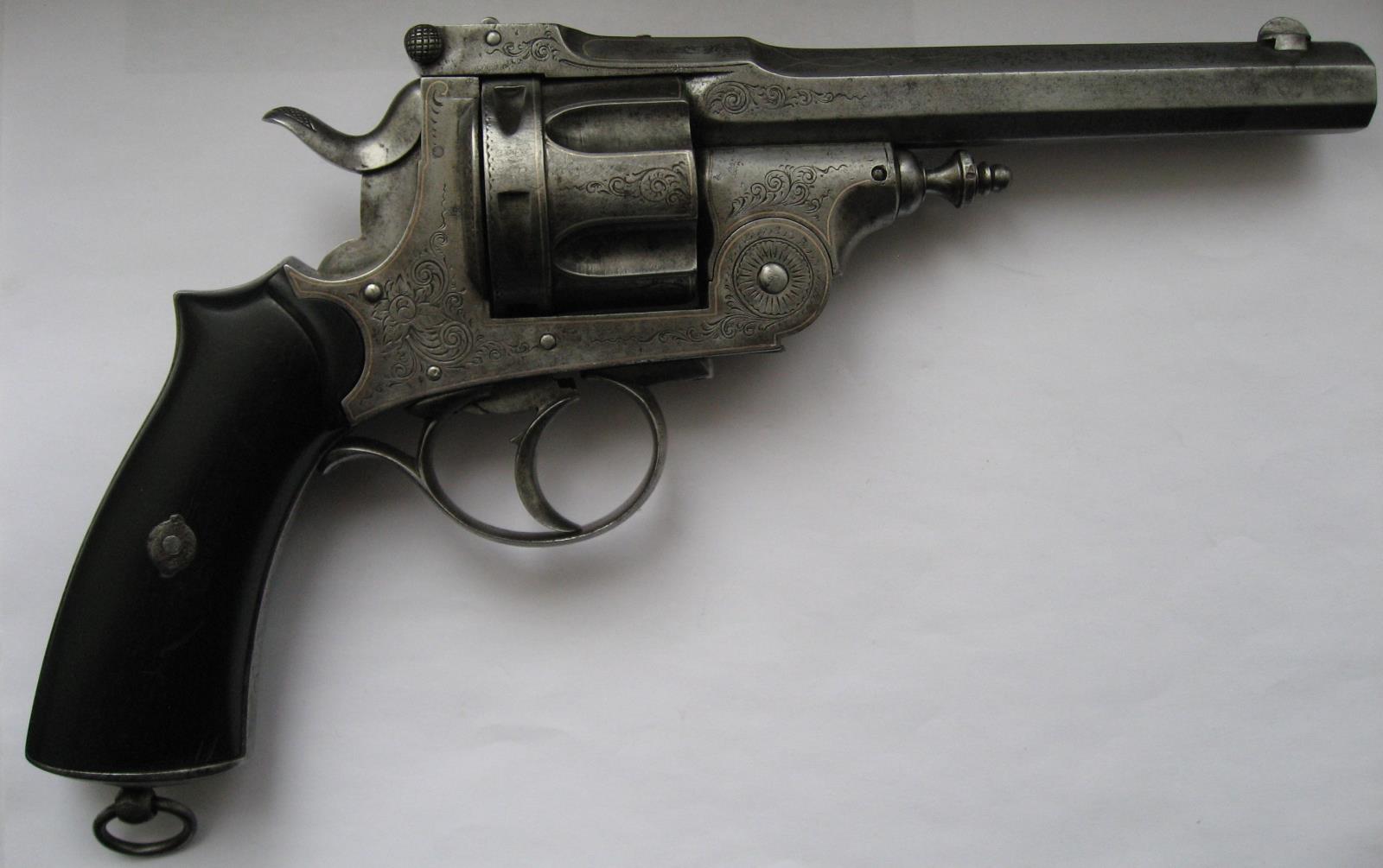 Revolver Warnant zdobený rytinou a stříbrem.JPG