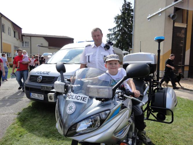 Složky   IZS předvedly svojí práci veřejnosti.JPG